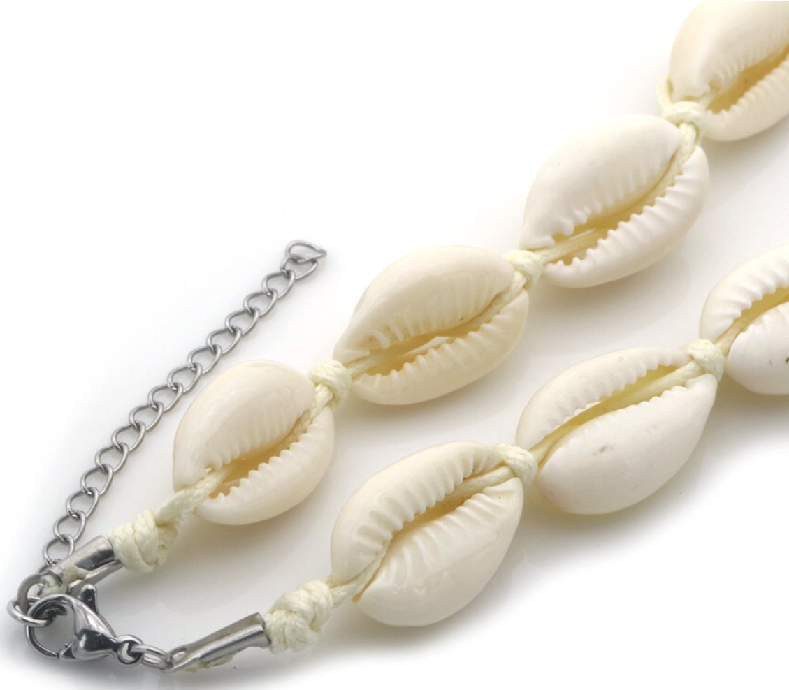 C-B24.1 N938-003-1 Necklace Shells Black