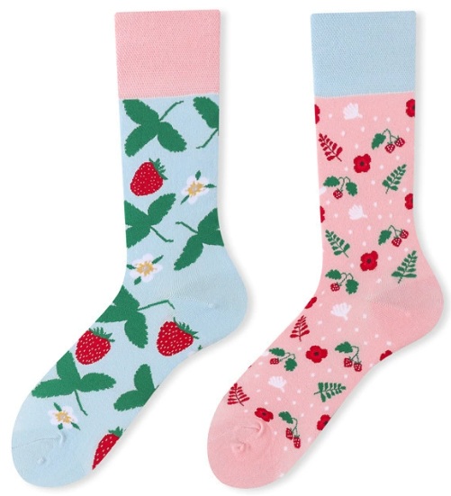S-K7.1 SOCK2512-175  Pair of Socks Size 38-45 Strawberries